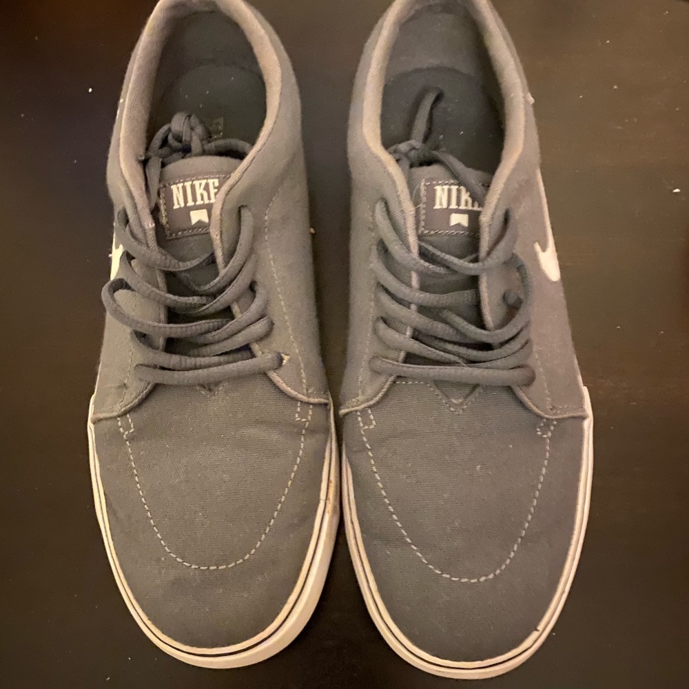Nike shoes. Excellent condition.